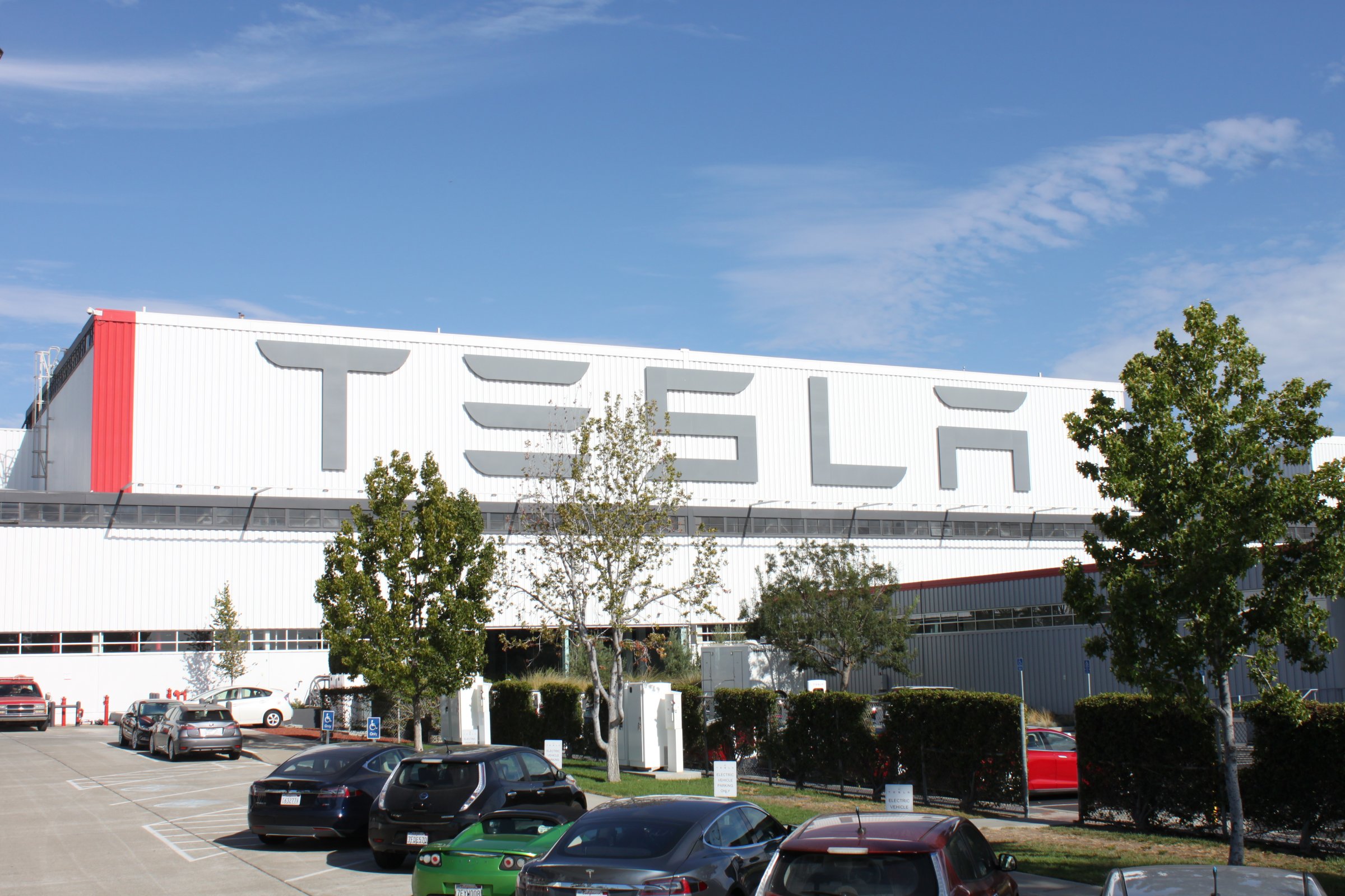 Pahuja_Tesla_Factory_Tour01.jpg